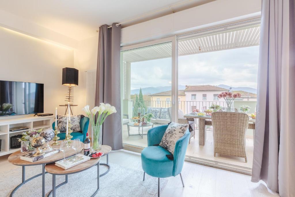 Serenity Vista Penthouse with Terrace in the City – Lucca
